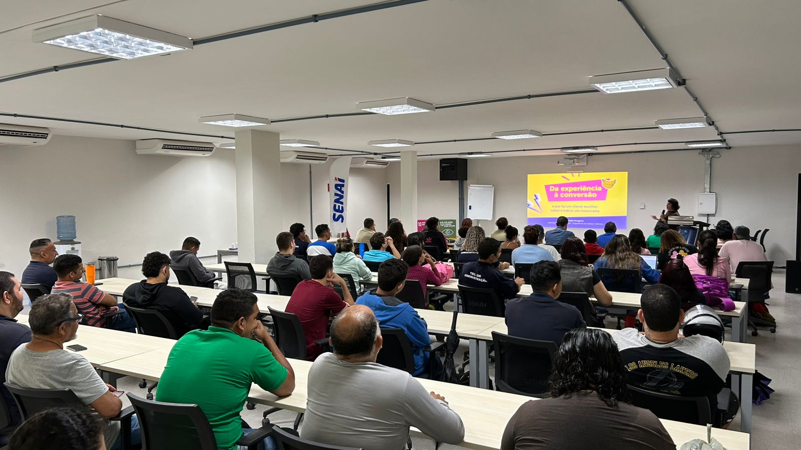 SENAI-RN recebe gestora do Nau e Mangai em palestra que inspira estudantes